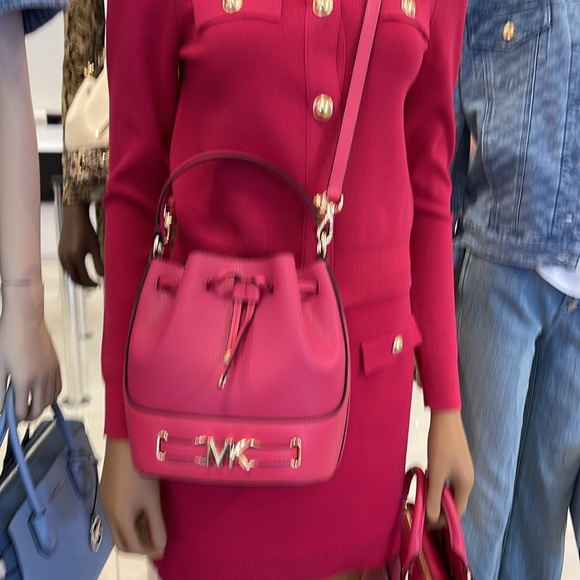 MICHAEL KORS 
Reed Md Pebbled Leather Bucket Bag Satchel Crossbody Handbag
NWT - Picture 6 of 16